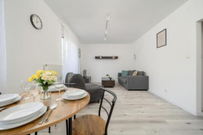 Apartament Białowieska z aneksem kuchennym i balkonem by Noclegi Renters